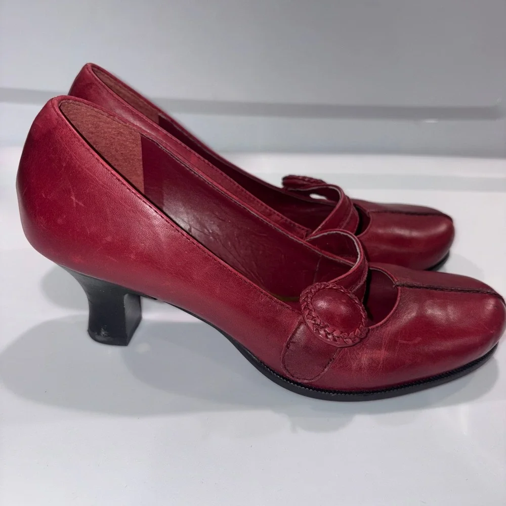 Leather Mary Jane Kitten Heel Pumps Red Womens 7.5 Gianni Bini